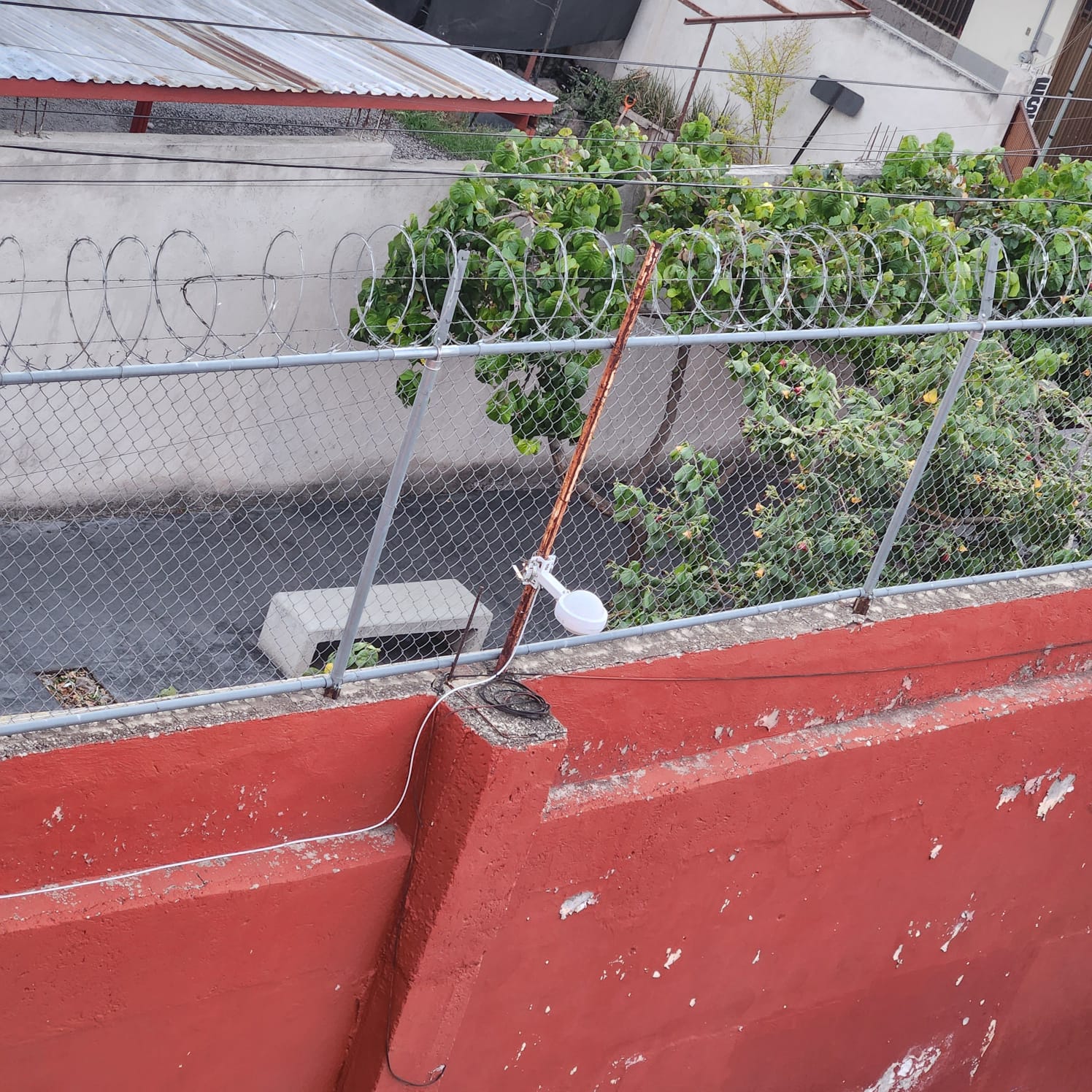 Access Point instalado en exterior de escuela